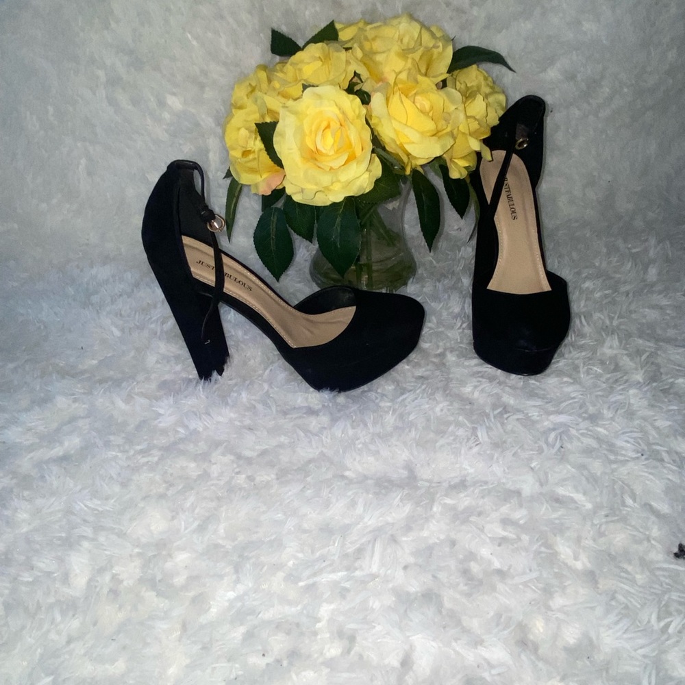 Black Pumps